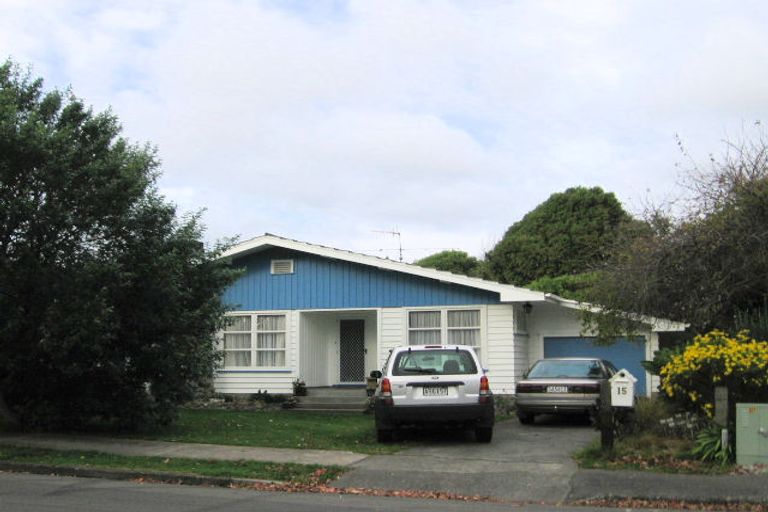 Photo of property in 15 Walton Avenue, Waikanae, 5036