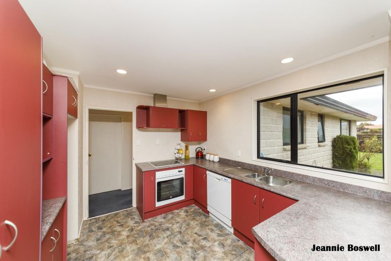 Photo of property in 20 Aspen Way, Kelvin Grove, Palmerston North, 4414