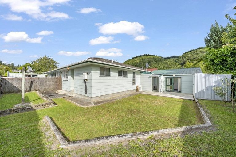 Photo of property in 2/15 Gemstone Drive, Birchville, Upper Hutt, 5018