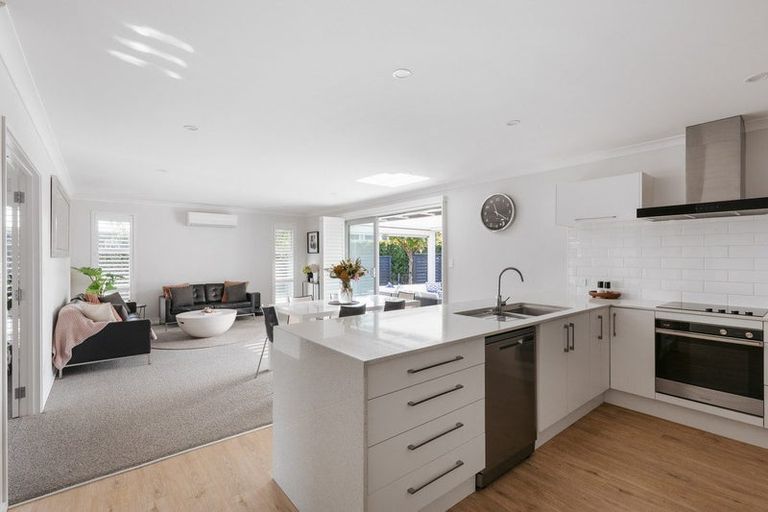 Photo of property in 12b Kayelene Place, Omokoroa, 3114