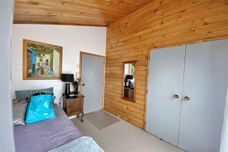 Photo of property in 91 Wiseley Road, West Harbour, Auckland, 0618