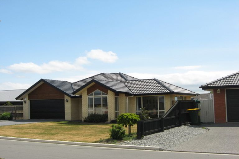 Photo of property in 18 Evergreen Place, Parklands, Christchurch, 8083