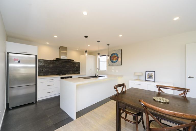 Photo of property in 140 Ruapehu Drive, Fitzherbert, Palmerston North, 4410