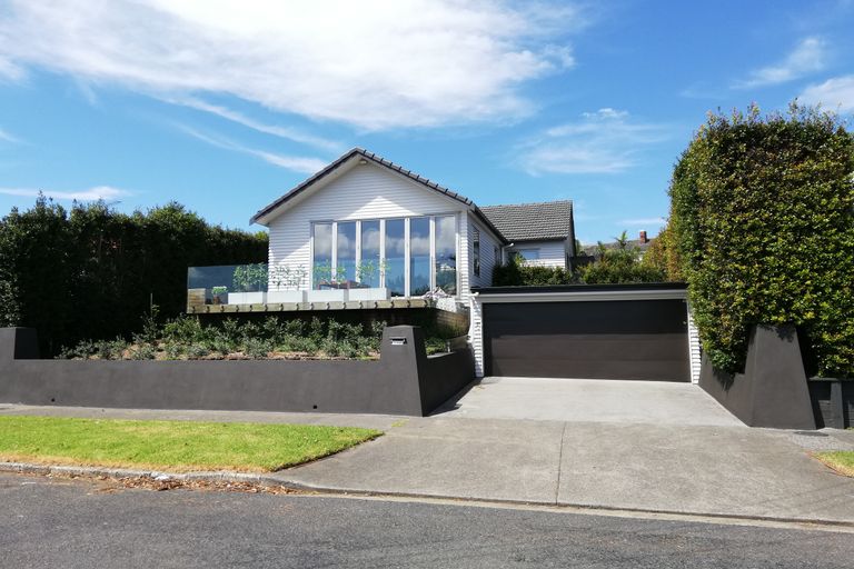 Photo of property in 54 Tahapa Crescent, Meadowbank, Auckland, 1072