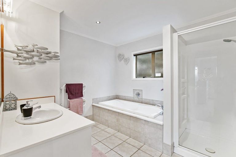 Photo of property in 11 Sykes Avenue, Hatfields Beach, Orewa, 0931