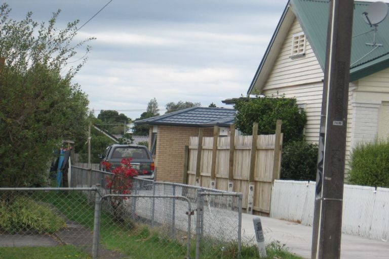 Photo of property in 23a Archibald Road, Kelston, Auckland, 0602