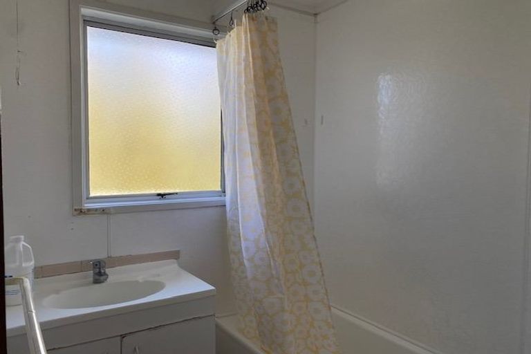 Photo of property in 2/48 Archmillen Avenue, Pakuranga Heights, Auckland, 2010