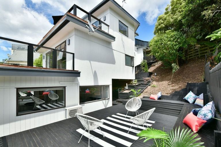 Photo of property in 2/5 Dalmeny Close, Murrays Bay, Auckland, 0630