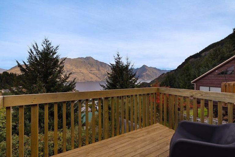 Photo of property in 2a Bird Place, Fernhill, Queenstown, 9300