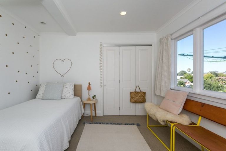 Photo of property in 14 Selwyn Road, Hospital Hill, Napier, 4110