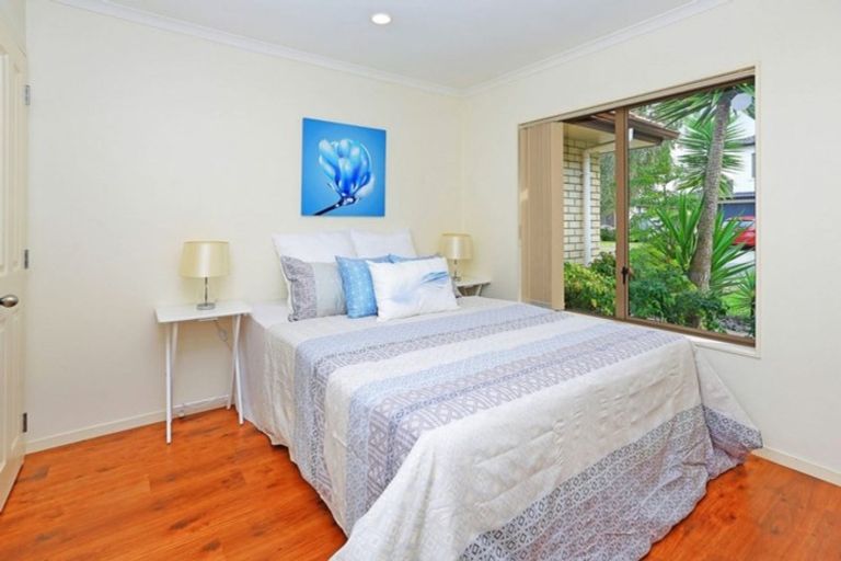 Photo of property in 4 Cambrian Crescent, Flat Bush, Auckland, 2016