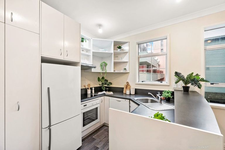 Photo of property in 5 Murphy Street, Thorndon, Wellington, 6011