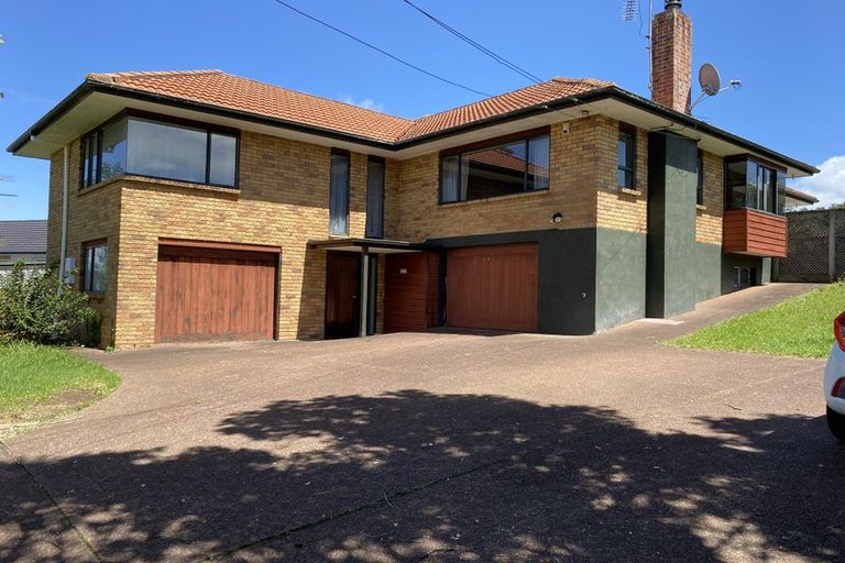 Photo of property in 42 Parkhill Road, Mellons Bay, Auckland, 2014