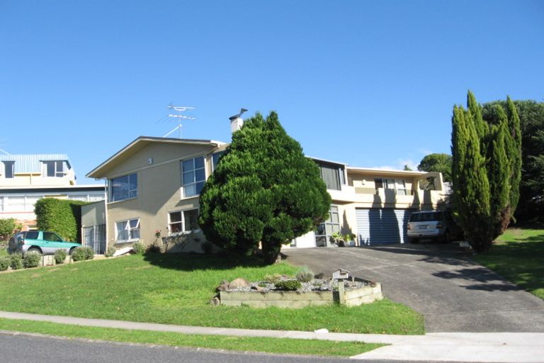 Photo of property in 10 Charles Dickens Drive, Mellons Bay, Auckland, 2014