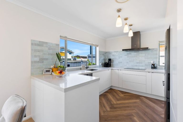 Photo of property in 19 Francis Skinner Place, Orewa, 0931