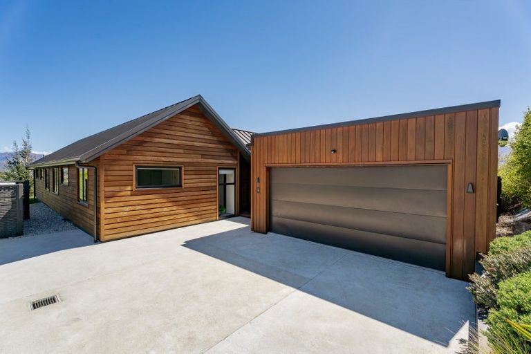 Photo of property in 4 Durness Court, Jacks Point, Queenstown, 9371
