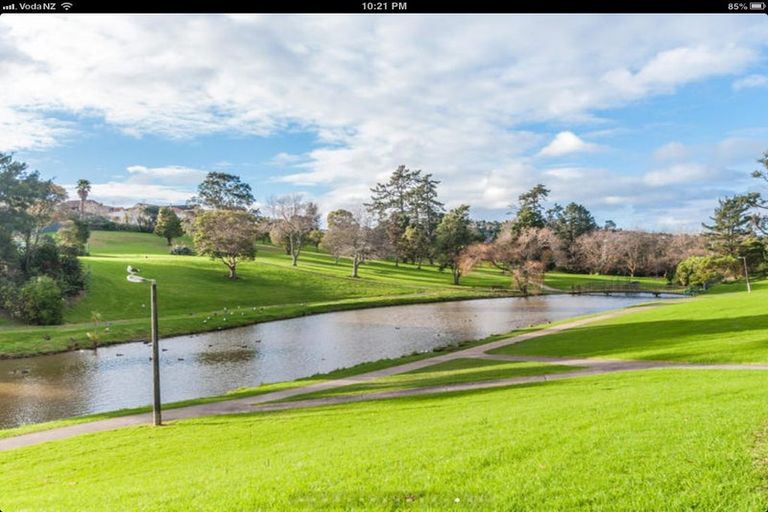 Photo of property in 2/21 Walnut Lane, Browns Bay, Auckland, 0630