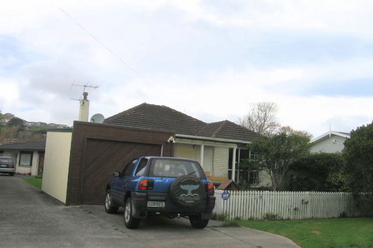 Photo of property in 74 Oxford Street, Tawa, Wellington, 5028