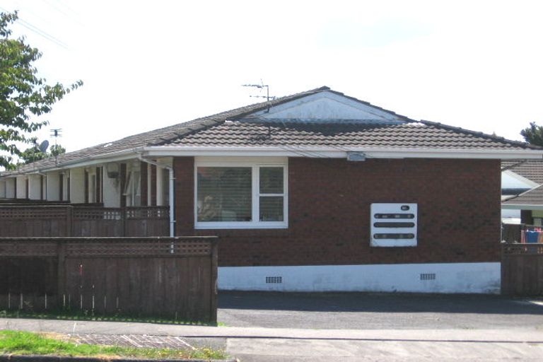 Photo of property in 1/27 Nikau Street, New Lynn, Auckland, 0600