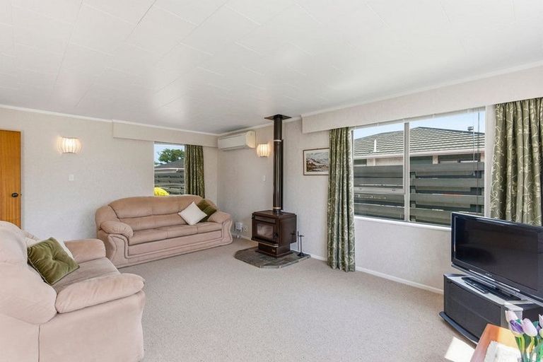 Photo of property in 48a Rewarewa Crescent, Waikanae, 5036