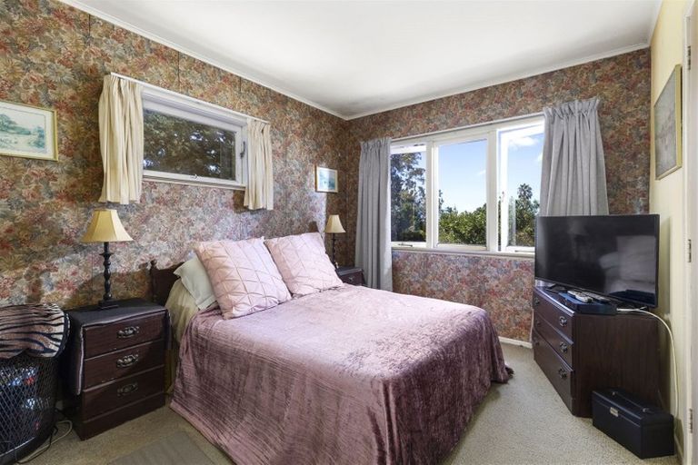 Photo of property in 389 Wairau Road, Totara Vale, Auckland, 0629