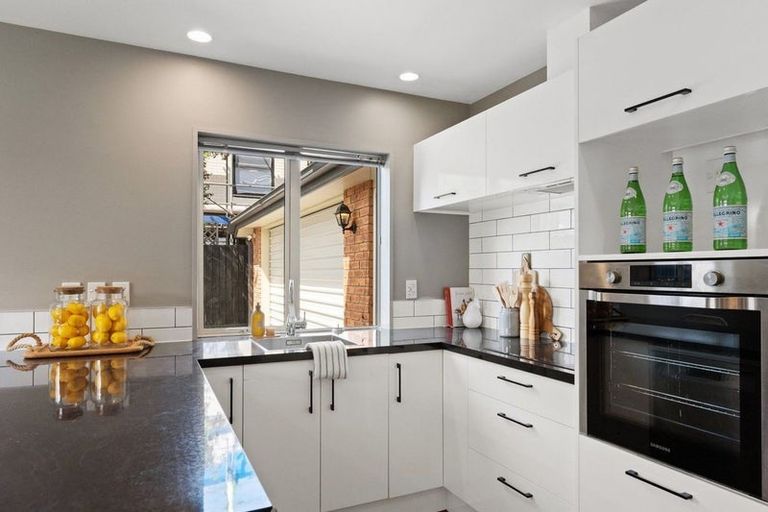 Photo of property in 29b Division Street, Riccarton, Christchurch, 8041