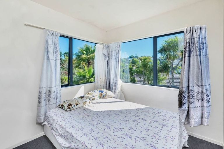 Photo of property in 11 Loughanure Place, Massey, Auckland, 0614