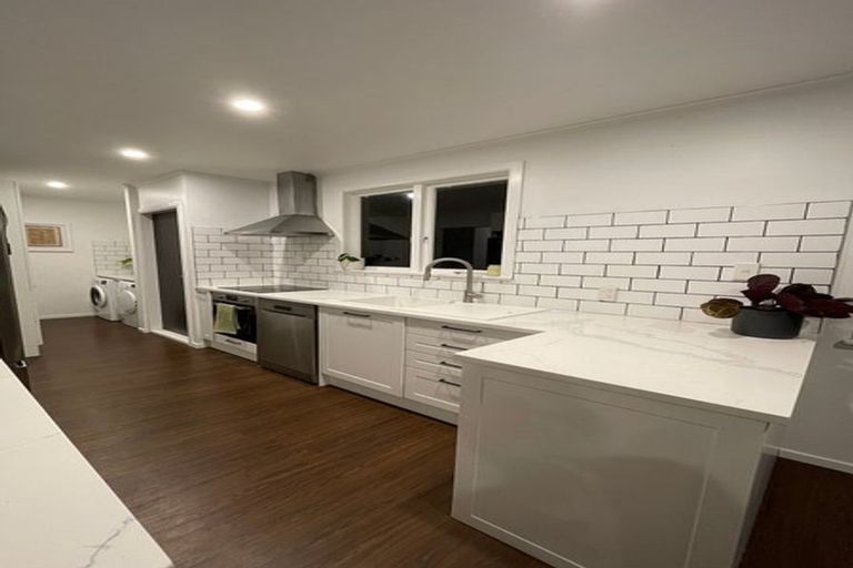 Photo of property in 5 Gill Avenue, Te Atatu Peninsula, Auckland, 0610