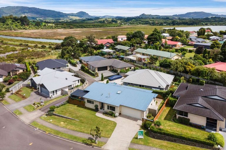 Photo of property in 10 Riverside Place, Katikati, 3129