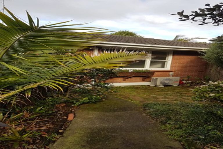 Photo of property in 2/7a Corrella Road, Belmont, Auckland, 0622