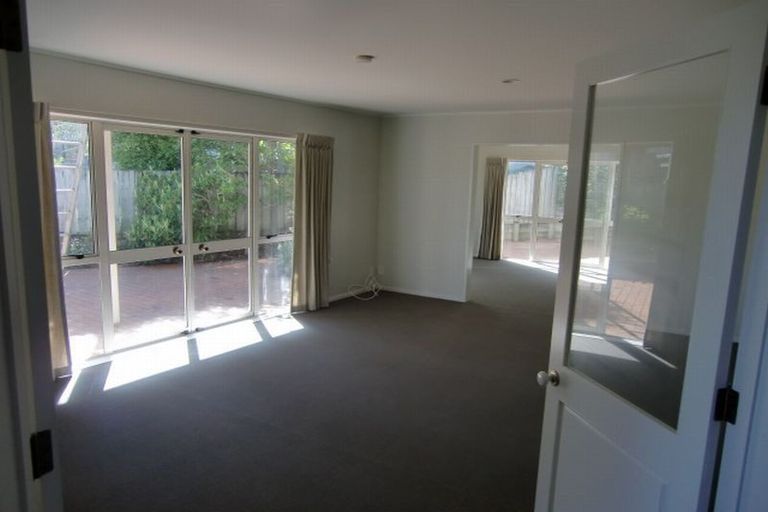 Photo of property in 2/15 Mandica Place, Sunnynook, Auckland, 0632