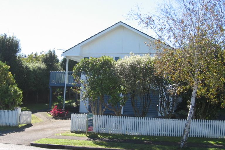 Photo of property in 60 Marendellas Drive, Bucklands Beach, Auckland, 2014