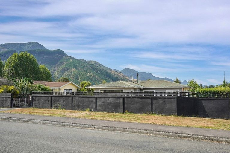 Photo of property in 22 Hampden Street, Murchison, 7007