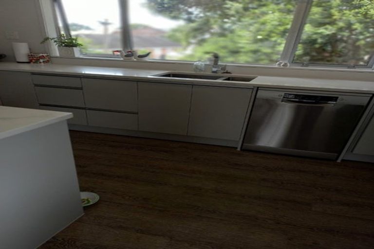 Photo of property in 1/14 Frieston Road, Milford, Auckland, 0620