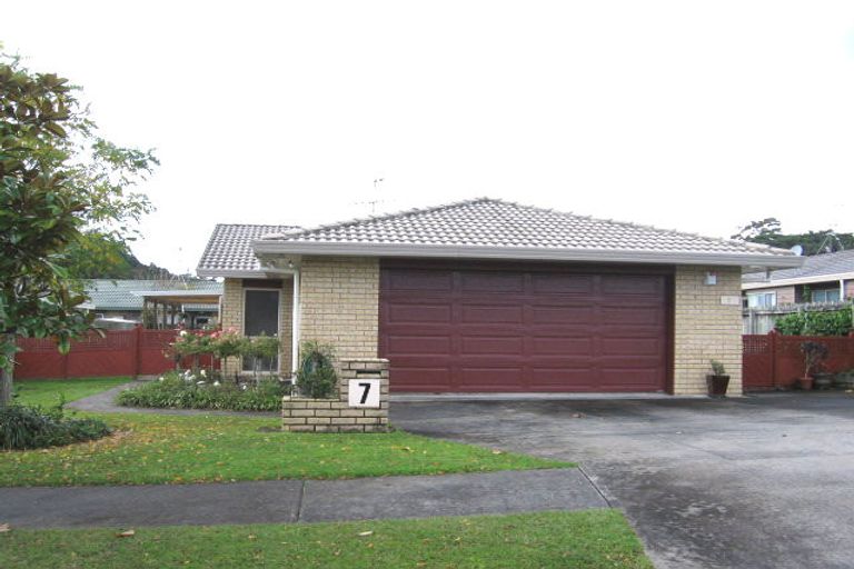 Photo of property in 11 Vanderbilt Parade, Albany, Auckland, 0632