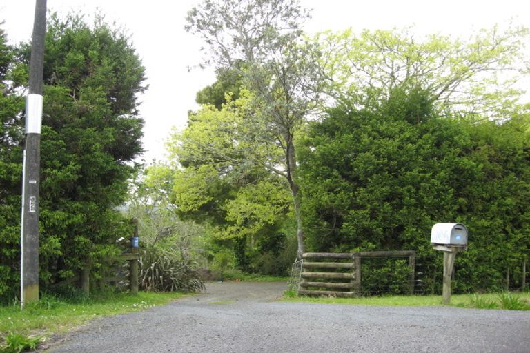 Photo of property in 107 Puke Road, Kumeu, 0891