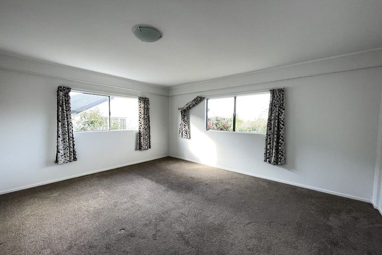 Photo of property in 2/127 Stapleford Crescent, Browns Bay, Auckland, 0630