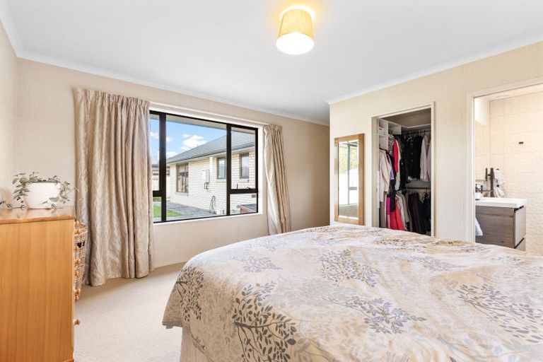 Photo of property in 8 Cleveland Heights, Kelvin Grove, Palmerston North, 4414