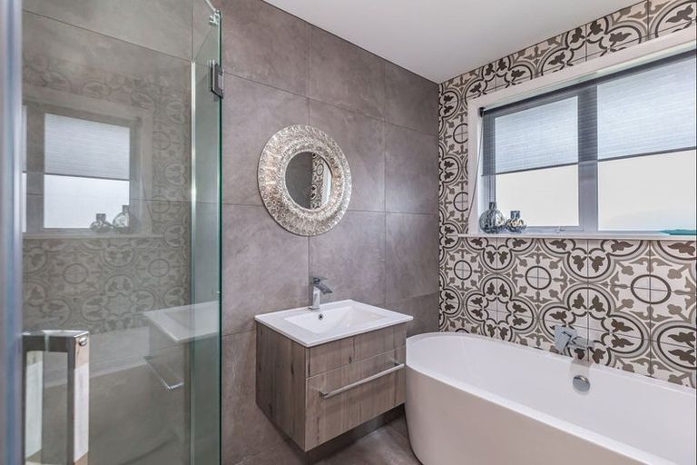 Photo of property in 261 Cambridge Street, Levin, 5510