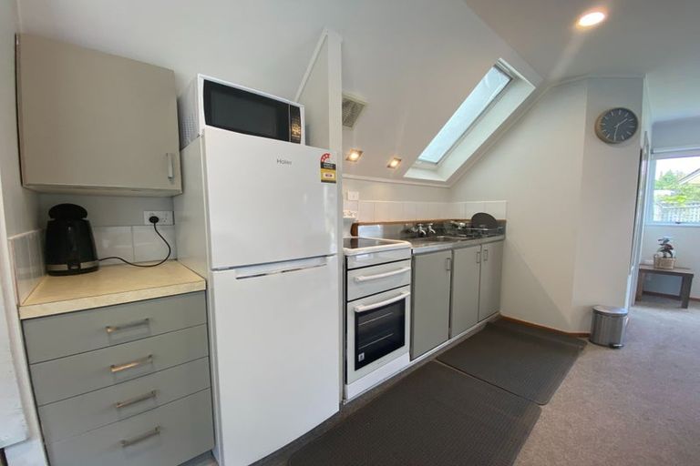 Photo of property in 32 Avalon Crescent, Fernhill, Queenstown, 9300