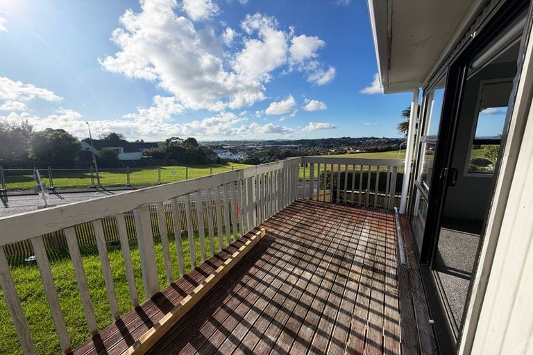 Photo of property in 28 Beauchamp Drive, Massey, Auckland, 0614