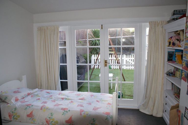Photo of property in 1 Caroline Street, Mount Victoria, Wellington, 6011