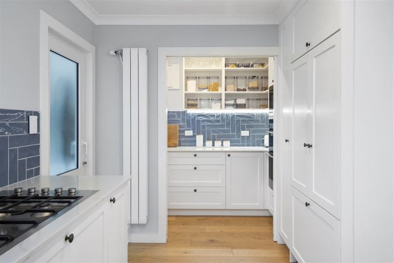 Photo of property in 10 Litchfield Place, Clarks Beach, 2122