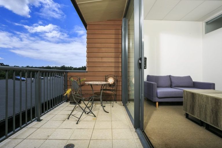 Photo of property in 9/28 The Avenue, Albany, Auckland, 0632