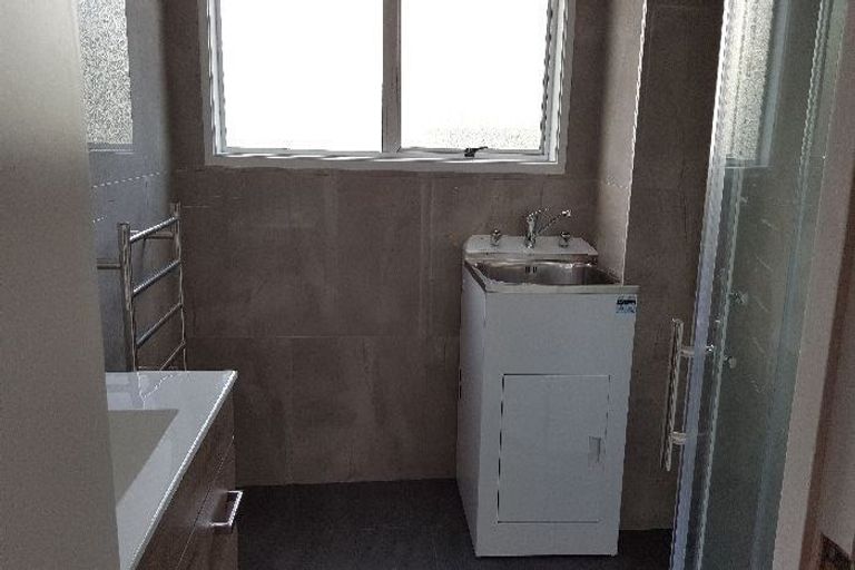 Photo of property in 1 Glenbervie Crescent, Massey, Auckland, 0614