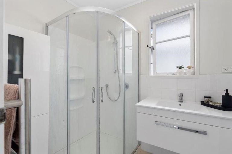 Photo of property in 1/238 Sunset Road, Windsor Park, Auckland, 0632