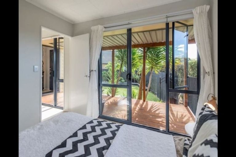 Photo of property in 3 Amberly Rise, Helensville, 0800