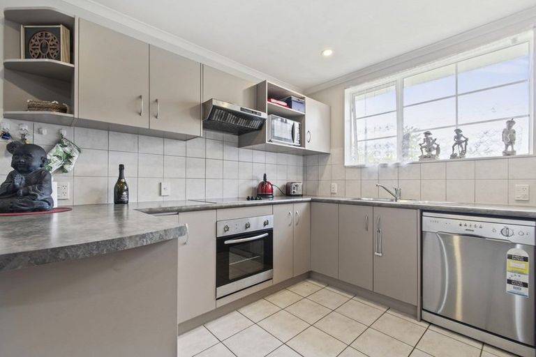 Photo of property in 182 Keri Vista Rise, Papakura, 2110
