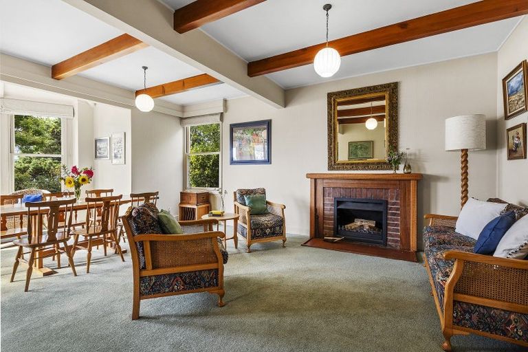 Photo of property in 51 Awa Road, Karaka Bays, Wellington, 6022