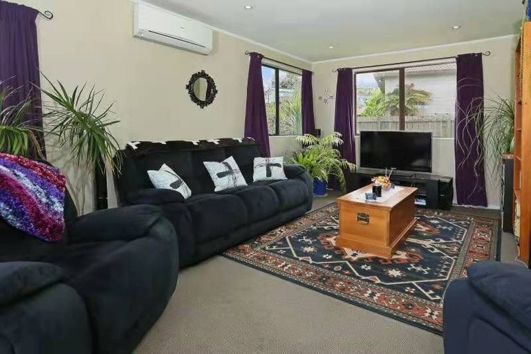 Photo of property in 20 Rehia Road, Massey, Auckland, 0614